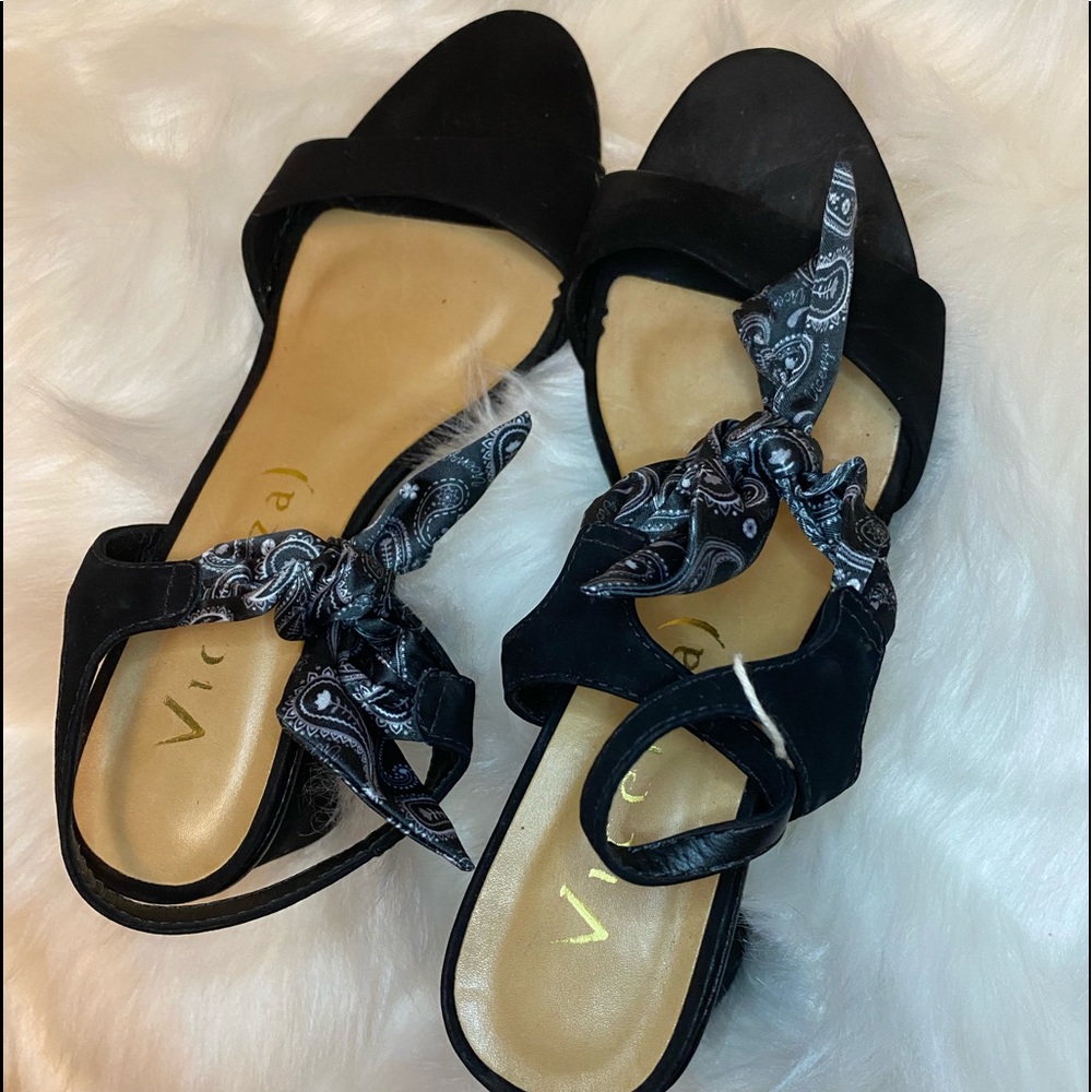 NWOT Vicenza Black Bandana Bow Heel Sandals